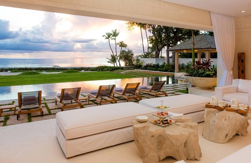 Little Battaleys Casa | This beacfront villa is striking and stylish, Contemporary and beautifully designed and furnished.