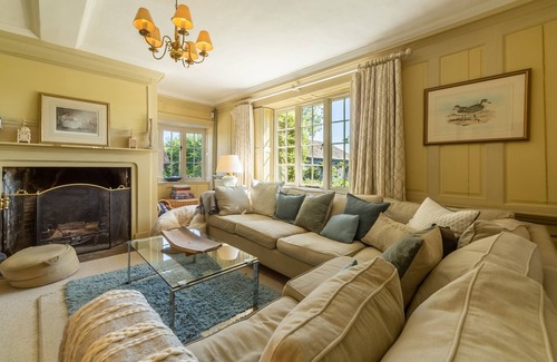 Stowmarket Casa | Este hermoso salón ofrece todo lo que pueda desear para una maravillosa estancia familiar.