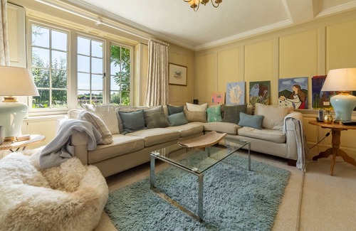 Stowmarket Casa | Este hermoso salón ofrece todo lo que pueda desear para una maravillosa estancia familiar.