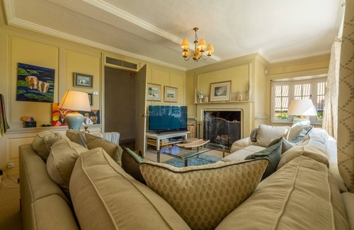 Stowmarket Casa | Este hermoso salón ofrece todo lo que pueda desear para una maravillosa estancia familiar.