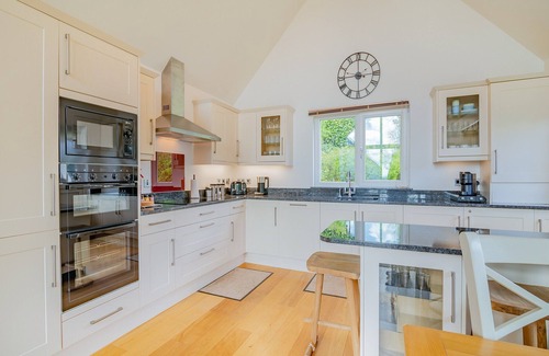 Winsham Cabaña | 2 bedroom accommodation in Cricket St Thomas, near Chard