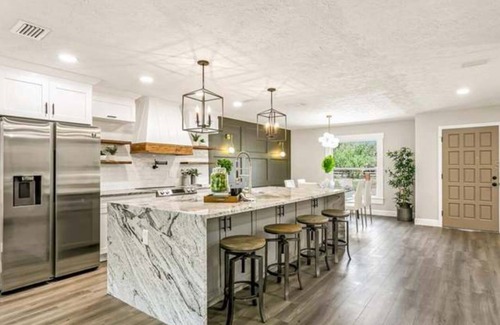 Wesley Chapel Casa | This beautiful renovated modern Farmhouse home!