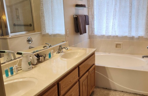 West Sacramento Casa | This beautiful home is located in few min drive from Downtown Sacrament, CA.