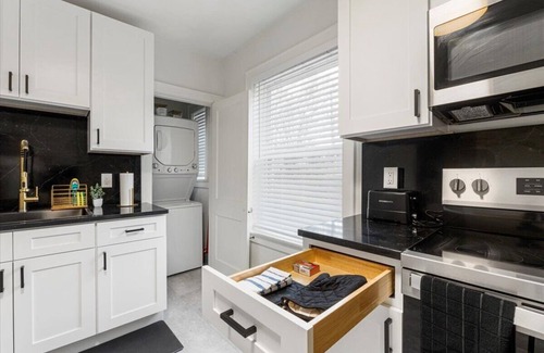 Tower Grove East Apartamento | This beautifully designed apartment offers the perfect blend of modern comfort