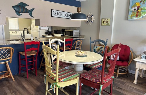 Indian Beach Condominio | ¡Este brillante y colorido condominio "playero" es perfecto para quienes buscan el sol!