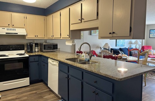 Indian Beach Condominio | ¡Este brillante y colorido condominio "playero" es perfecto para quienes buscan el sol!