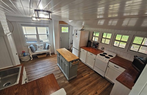 Clear Lake Casa | This charming house for six puts you at the heart of the action.