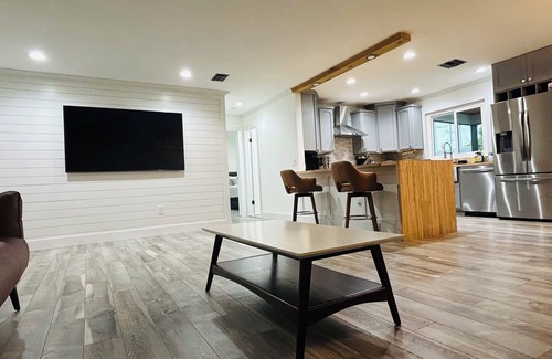 Royal Palm Beach Casa | This Charming 3-bedroom house in Royal Palm Beach offers comfort and style!