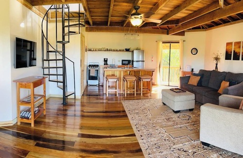 Alta Vista Cabaña | This cottage is a 1 bedroom(s), 1 bathrooms, located in Hummingbird Ridge, Hummingbird Highway.