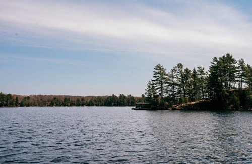 Seguin Cabina | This cottage is a 3 bedroom(s), 1 bathrooms, located in Parry Sound, , ON.