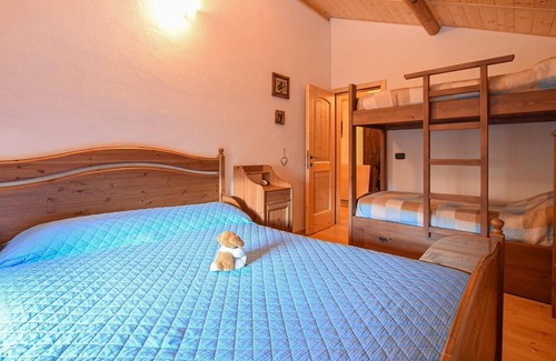 Ragoli Casa | Alojamiento de 2 habitaciones en Zuclo