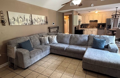 South Baton Rouge Casa | This cozy home is a beautiful 3 bedroom, 2 full bathroom as with a 2-car garage