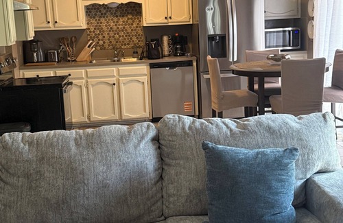 South Baton Rouge Casa | This cozy home is a beautiful 3 bedroom, 2 full bathroom as with a 2-car garage