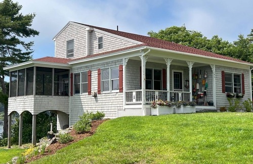 Sebascodegan Island Cabaña | This cozy Maine cottage is the perfect location enjoying sunrises!