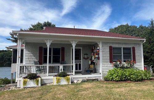 Sebascodegan Island Cabaña | This cozy Maine cottage is the perfect location enjoying sunrises!