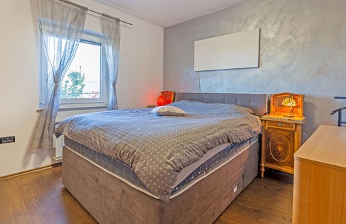 Cezarji Casa | Alojamiento de 3 habitaciones en Pobegi