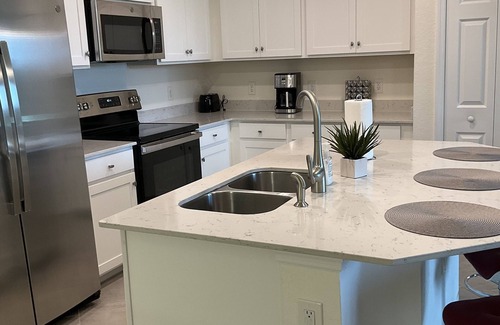 Lakewood Ranch Condominio | This exquisite 2 bedroom plus a third room which is a office/3rd br