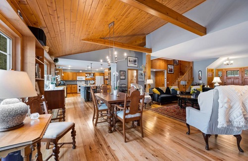 Sturgeon Bay Casa | This family retreat offers the best of both worlds!