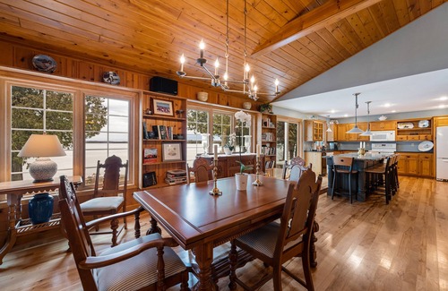 Sturgeon Bay Casa | This family retreat offers the best of both worlds!