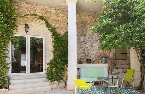Gras Casa | Esta antigua seda se encuentra cerca de Vallon Pont d'Arc y las gargantas.