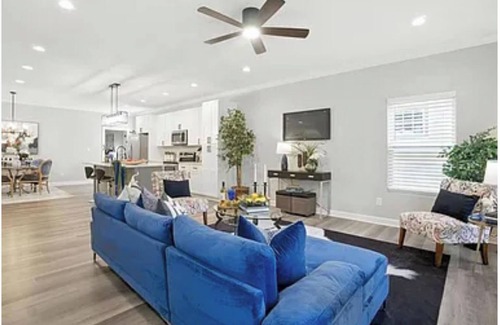 Norfolk Casa | This gorgeous Larchmont cozy cottage will amaze you!