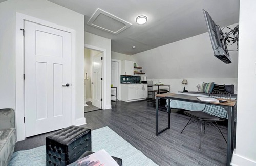 Fountain Square Apartamento | This guest suite is a 0 bedroom(s), 1 bathrooms, located in Indianapolis, IN.
