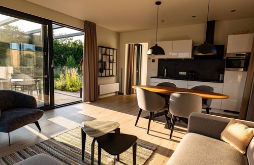 Lattrop Casa | This holiday home with a private sauna and hot tub features a cozy, homely living room with an open kitchen, 2 bedrooms, and a spacious outdoor area
