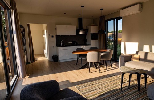 Lattrop Casa | This holiday home with a private sauna and hot tub features a cozy, homely living room with an open kitchen, 2 bedrooms, and a spacious outdoor area
