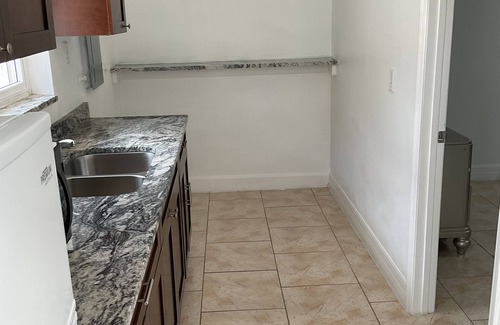Town N County Park Casa | This place has swimming pool with water heater