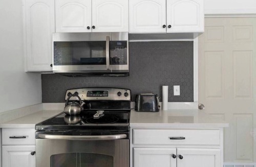 Southfield Casa | This house is a 2 bedroom(s), 1 bathrooms, located in Southfield, MI.