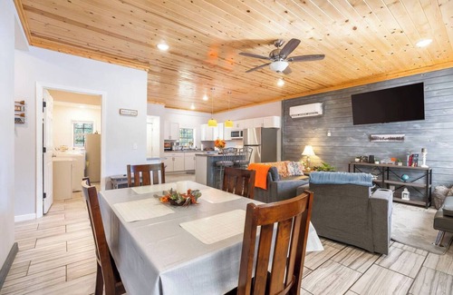 Dunnegan Casa | This house is a 2 bedroom(s), 2 bathrooms, located in Fair Play, MO.