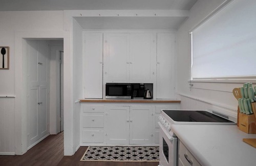Olympia Casa | This house is a 2 bedroom(s), 1 bathrooms, located in Olympia, WA.