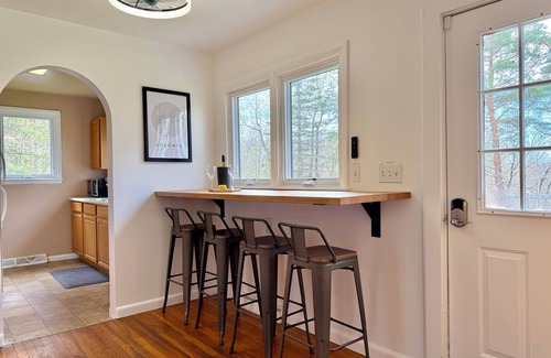 Oneonta Casa | This house is a 2 bedroom(s), 1 bathrooms, located in Oneonta, NY.