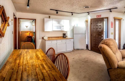 Thermopolis Casa | This house is a 3 bedroom(s), 1 bathrooms, located in Thermopolis, WY.