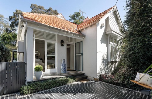 Rushcutters Bay Casa | This house is a 3 bedroom(s), 2 bathrooms, located in Edgecliff, NSW.