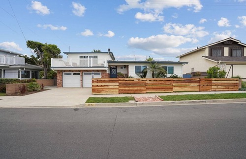 Bay Park Casa | This house is a 3 bedroom(s), 2 bathrooms, located in San Diego, CA.