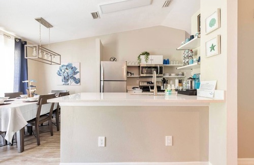 Port Malabar Casa | This house is a 3 bedroom(s), 2 bathrooms, located in Palm Bay, FL.