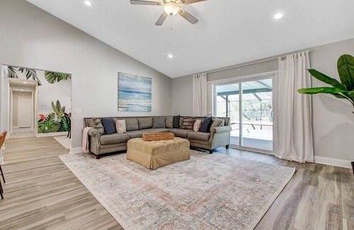 Bloomingdale Casa | This house is a 3 bedroom(s), 2 bathrooms, located in Valrico, FL.