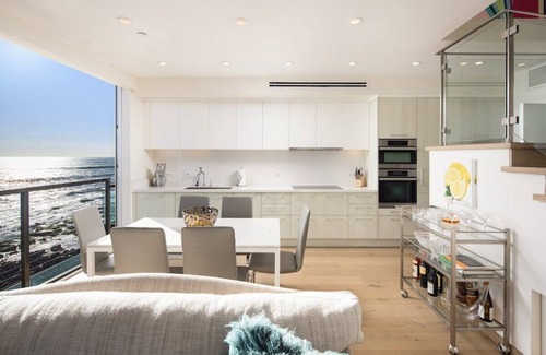 Malibu Casa | This house is a 3 bedroom(s), 2.5 bathrooms, located in Malibu, CA.