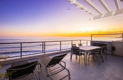 Malibu Casa | This house is a 3 bedroom(s), 2.5 bathrooms, located in Malibu, CA.