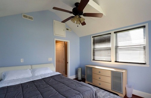 Towson Casa | This house is a 3 bedroom(s), 2 bathrooms, located in Towson, MD.