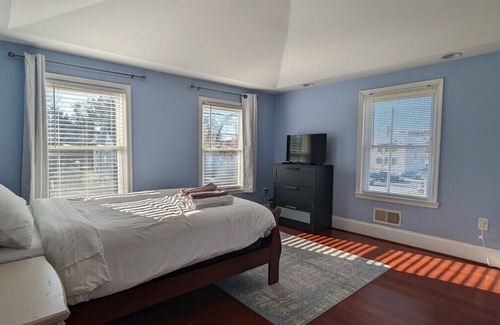 Towson Casa | This house is a 3 bedroom(s), 2 bathrooms, located in Towson, MD.