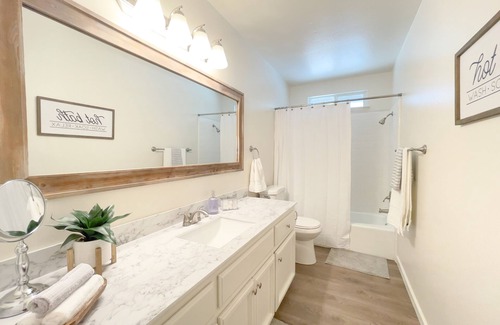 Tulare Casa | This house is a 3 bedroom(s), 2 bathrooms, located in Tulare, CA.