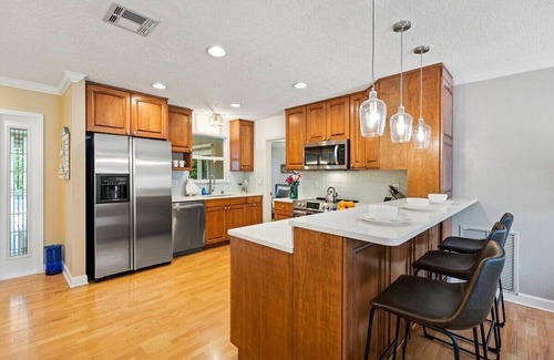 South Corals Casa | This house is a 3 bedroom(s), 2 bathrooms, located in Oakland Park, FL.
