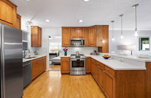 South Corals Casa | This house is a 3 bedroom(s), 2 bathrooms, located in Oakland Park, FL.
