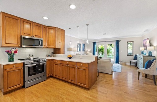 South Corals Casa | This house is a 3 bedroom(s), 2 bathrooms, located in Oakland Park, FL.