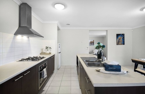 Sanctuary Lakes Casa | This house is a 4 bedroom(s), 2 bathrooms, located in Point Cook, VIC.