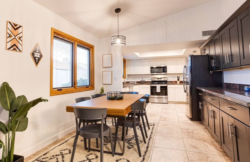 Sunset Ridge Casa | This house is a 4 bedroom(s), 2 bathrooms, located in Scottsdale, AZ.