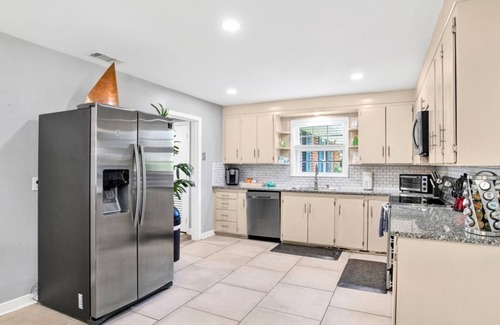 East Pensacola Heights Casa | This house is a 4 bedroom(s), 2 bathrooms, located in Pensacola, FL.