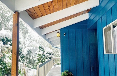 Sammamish Casa | This house is a 4 bedroom(s), 2 bathrooms, located in Sammamish, WA.